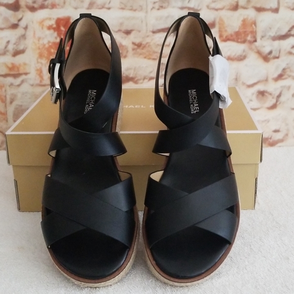 New Michael Kors Darby Sandals - Picture 6 of 6